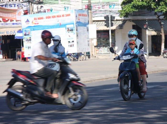 Đà Nẵng tạm dừng thu phí giao thông đường bộ xe máy từ ngày 7/7/2015. Ảnh Thùy Linh