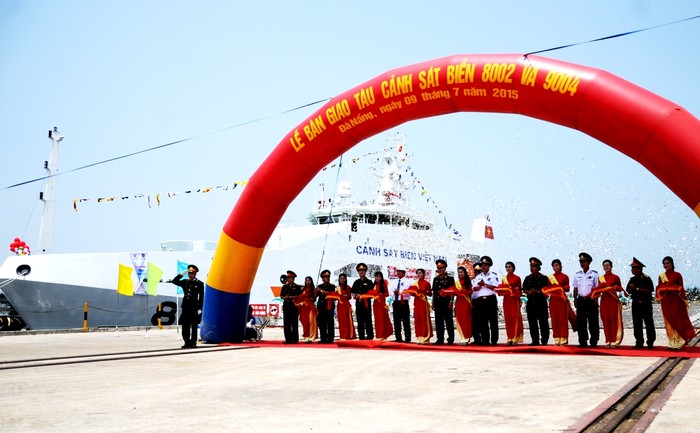 Quang cảnh lễ bàn giao hai tàu Cảnh sát biển cho lực lượng Cảnh sát biển Việt Nam. Ảnh T.L