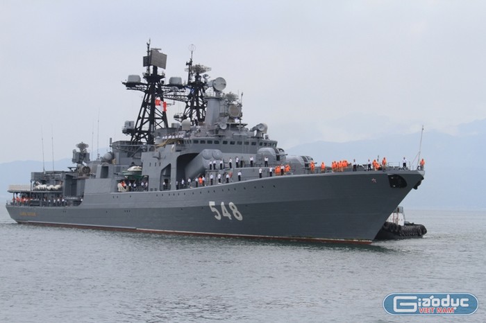 Sáng 31/7, đội tàu thuộc Hạm đội Thái Bình Dương của Hải quân Liên bang Nga gồm 03 chiếc: tàu chống ngầm (BPK) “Đô đốc Panteleev”, tàu chở dầu (SNTN) “Pechenga” và tàu cứu-kéo (SB) “SB-522” đã cập cảng Tiên Sa, thăm xã giao thành phố Đà Nẵng từ ngày 31/7 đến ngày 2/8/2015.