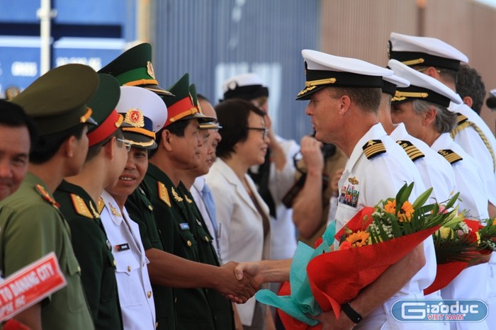 Lễ đón đã được tổ chức long trọng ngay tại cầu cảng Tiên Sa.
