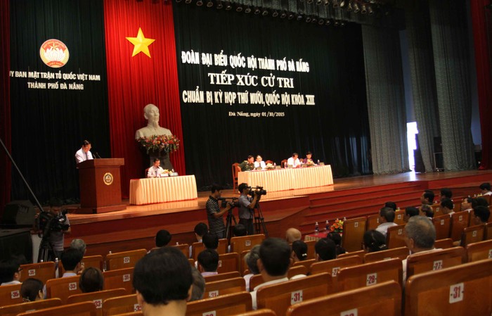 Buổi tiếp xúc cử tri sáng 1/10 của Đoàn đại biểu Quốc hội TP Đà Nẵng. Ảnh Thùy Linh