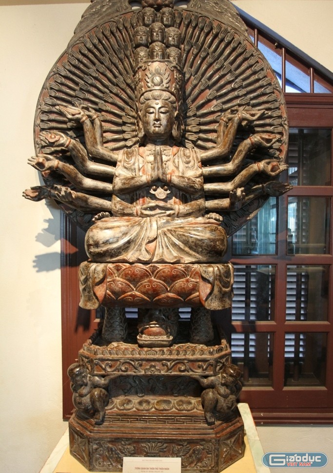 Tượng Quan Âm thiên thủ thiên nhãn, chất liệu gỗ Việt Nam, thế kỷ XVI - XVII.