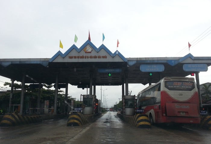Trạm thu phí Hòa Phước sẽ dừng hoạt động từ 0 giờ ngày 1/1/2016 để dời vào trạm thu phí đặt tại xã Điện Thắng, thị xã Điện Bàn, Quảng Nam. Ảnh Thùy Linh