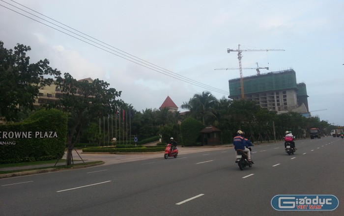 Sau khi có khách sạn Crowne Plaza với các dịch vụ casino, du lịch, nghỉ dưỡng…nên người Trung Quốc đến Đà Nẵng rất đông. Ảnh Thùy Linh