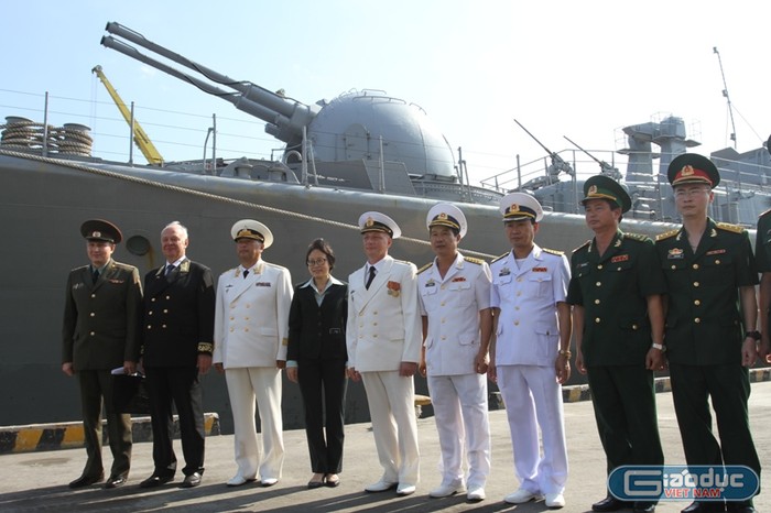 Chuyến thăm của đội tàu Hải quân Liên bang Nga nhằm tăng cường quan hệ hợp tác quốc phòng song phương giữa Việt Nam và Liên bang Nga.