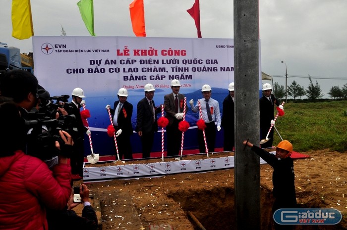 Nghi thức khởi công Dự án Cấp điện lưới Quốc gia cho đảo Cù Lao Chàm vào ngày 9/1. Ảnh: Thùy Linh