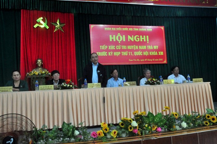 Phó Thủ tướng Nguyễn Xuân Phúc tiếp xúc cử tri tại huyện miền núi Nam Trà My, Quảng Nam.