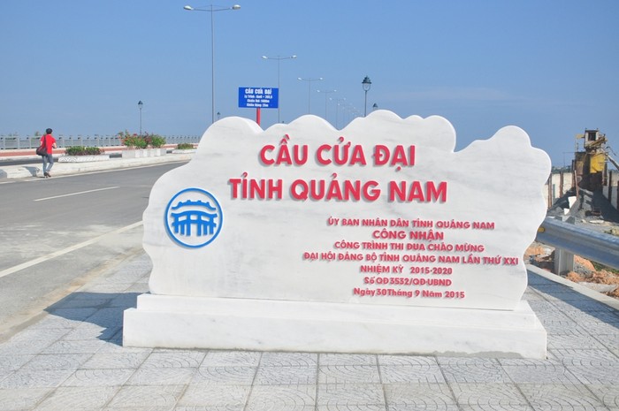 Cầu Cửa Đại và dự án các tuyến đường ven biển có ý nghĩa to lớn về phòng tránh và giảm nhẹ thiên tai, thúc đẩy phát triển kinh tế, văn hóa, quốc phòng. Ảnh T.L