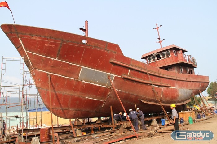 Tàu cá vỏ thép quan trọng nhất là vỏ tàu nên phải là loại tôn thép tốt nhất, đủ tiêu chuẩn quốc tế. Ảnh: Hoàng Tuấn