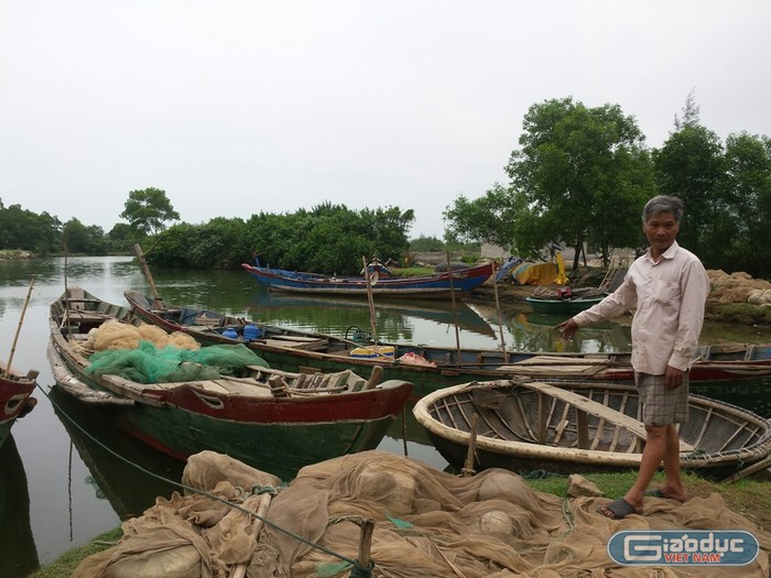 Ngư dân tại xã Lộc Vĩnh một tuần nay không thể ra khơi đánh bắt cá. Ảnh: B.S