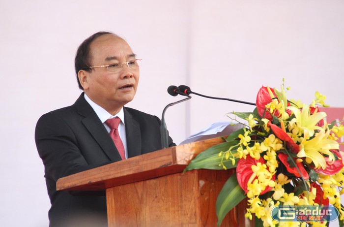 Thủ tướng Nguyễn Xuân Phúc phát biểu tại lễ khởi công dự án khu nghỉ dưỡng Nam Hội An. Ảnh: Hoàng Tuấn