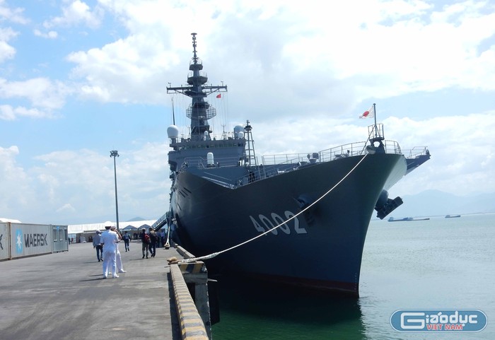 Tàu Hải quân Nhật bản, JSDS Shimokita (LST-4002) cập cảng Tiên Sa (quận Sơn Trà, Đà Nẵng) ngày 15/7. Ảnh: Hoàng Tuấn