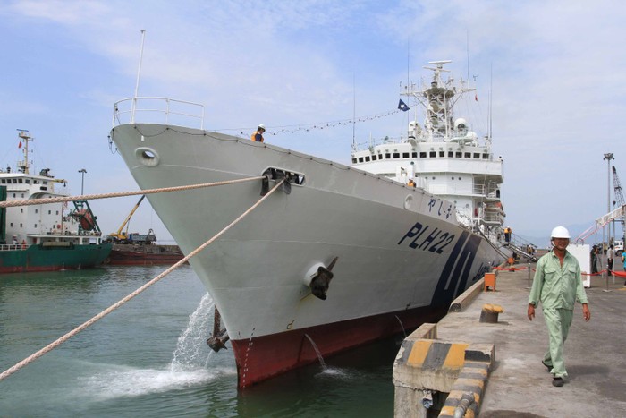 Tàu tuần tra của Lực lượng bảo vệ bờ biển Nhật Bản YASHIMA cập cảng Tiên Sa (Đà Nẵng) hồi tháng 5/2015. Ảnh: Hoàng Tuấn