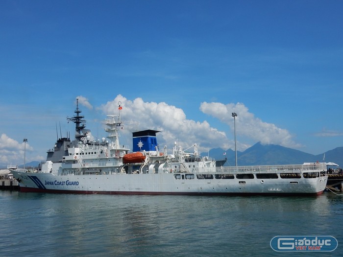 Tàu huấn luyện Kojima của Lực lượng bảo vệ bờ biển Nhật Bản đã cập cảng Tiên Sa (quận Sơn Trà, TP Đà Nẵng) an toàn. Ảnh: Hoàng Tuấn