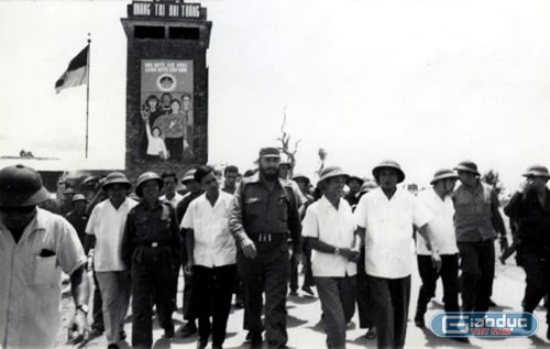 Chủ tịch Fidel Castro trong chuyến thăm Quảng Trị năm 1973. Ảnh tư liệu
