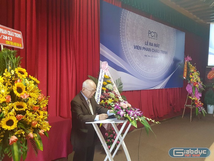 Nhà văn Nguyên Ngọc phát biểu tại lễ ra mắt Viện Phan Chu Trinh. Ảnh: Khánh Linh