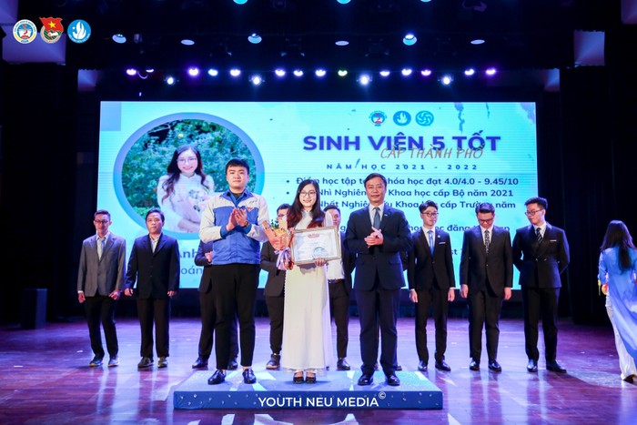 Sinh viên Trần Anh Ngọc đạt sinh viên 5 tốt cấp Thành Phố năm học 2021-2022. Ảnh: NVCC.