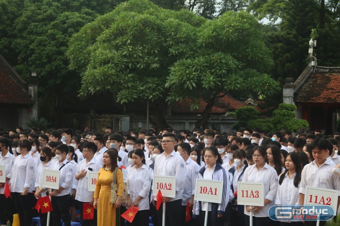 Quang cảnh tại buổi lễ khai giảng của Trường trung học phổ thông Đinh Tiên Hoàng (Ba Đình, Hà Nội).