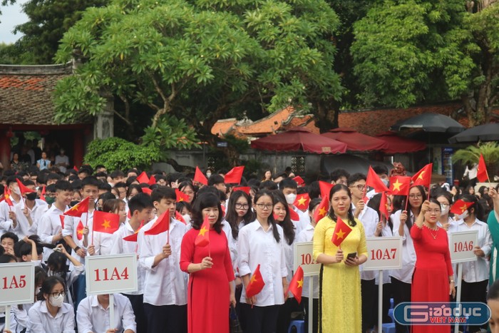 Năm học mới 2023-2024, trường Đinh Tiên Hoàng đón 350 học sinh khối 10 với 9 lớp học.