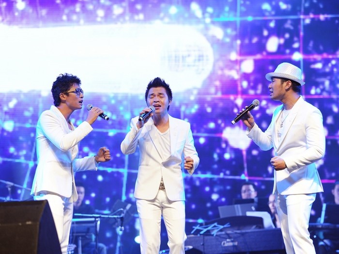 Sự tái hợp hiếm hoi của của 3 thành viên nhóm MTV trong ca khúc Nhắm mắt của nhạc sĩ Nguyễn Hải Phong. Từng là nhóm nhạc nam nổi tiếng và hay nhất TP.HCM, sự xuất hiện trở lại của MTV trong ca khúc vui nhộn đã gây phấn chấn cho khán giả. Xem ra, MTV vẫn giữ được phong độ như ngày nào.