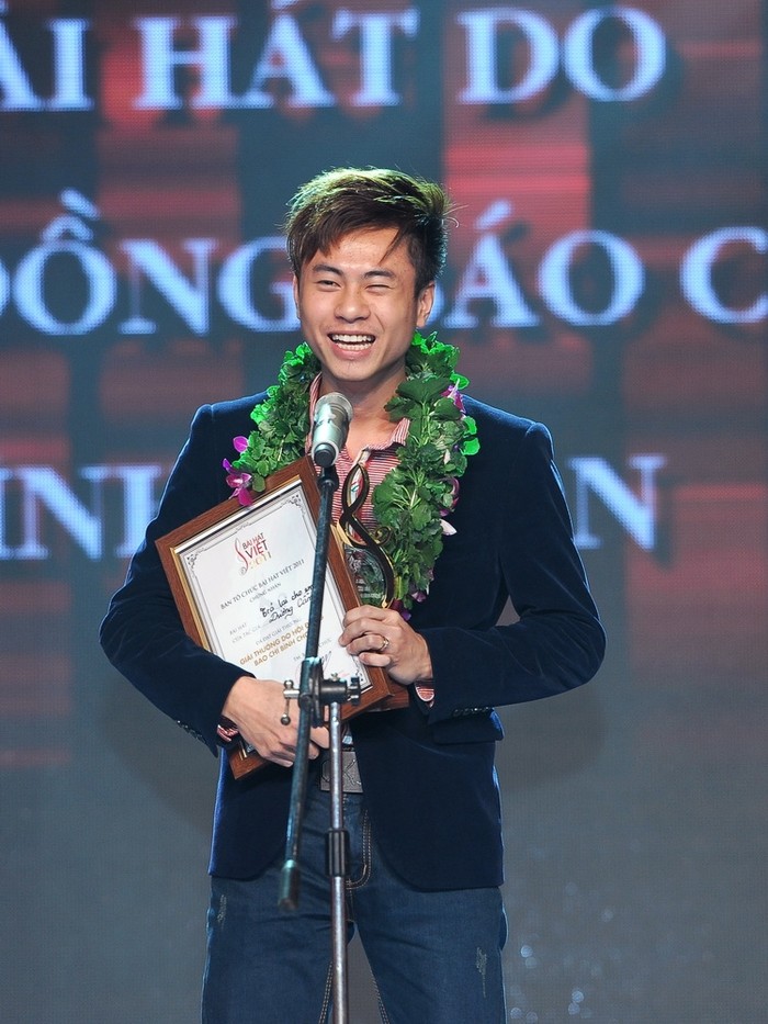 Giải do hội đồng báo chí bình chọn đã trao cho ca khúc Trả lại cho em của nhạc sĩ Dương Cầm.