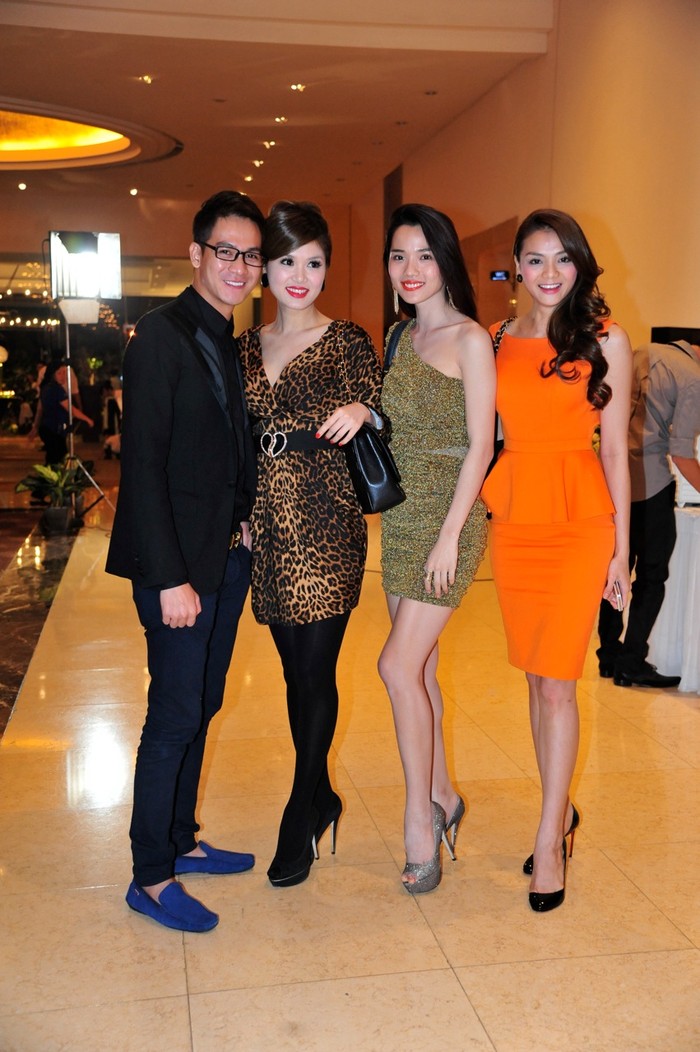 Trong buổi tiệc còn có rất nhiều người mẫu là bạn bè của Quỳnh Chi.