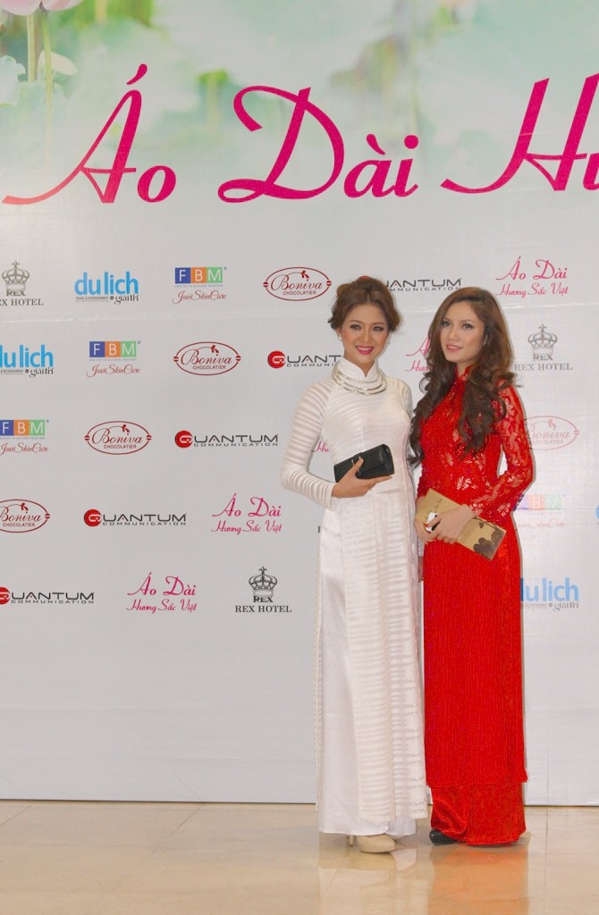 Hoa hậu tài năng 2010 Bích Trâm (trái) và diễn viên Lâm Na Anh.