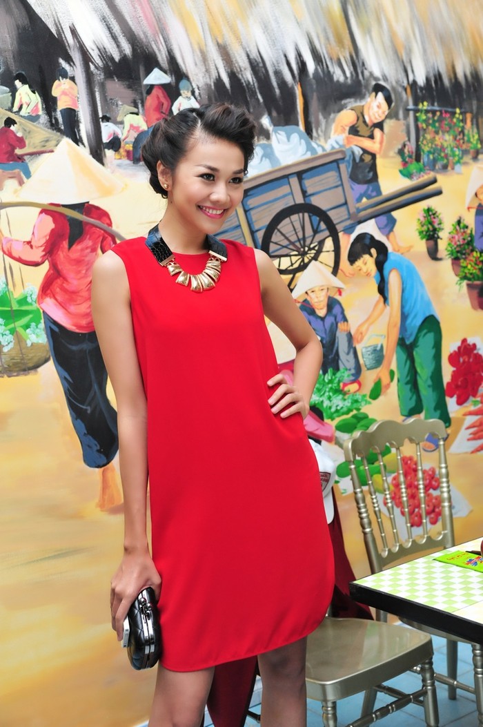 Nụ cười rộng mở đầy quyến rũ của cô siêu mẫu hàng đầu Việt Nam.