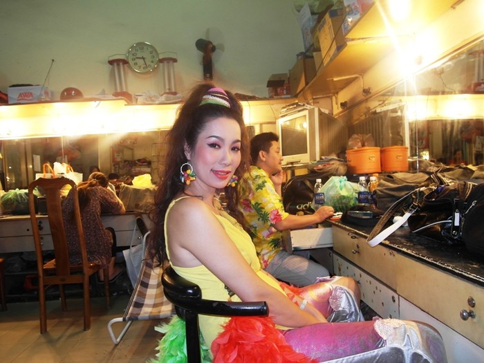 May mắn, đó chỉ là vai Mén của Trịnh Kim Chi trong vở Hú hồn, đang được diễn thường xuyên tại sân khấu kịch Phú Nhuận, TP.HCM của “bà bầu” Hồng Vân.