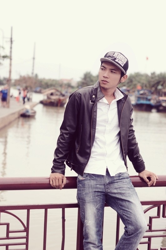 "Tôi đã cất giấu khả năng nhại giọng các ca sĩ nổi tiếng và hát bằng chính giọng thật của mình" - Mai Quốc Việt