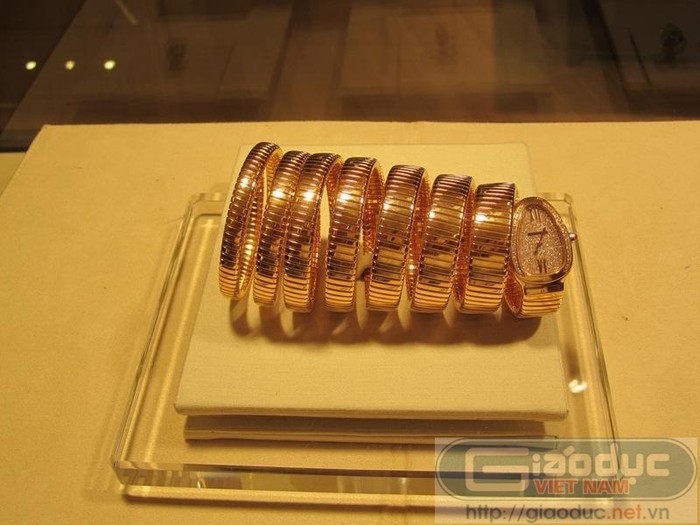 Hiện tại, cửa hàng đang ra giá bán chiếc đồng hồ này giá 3 tỷ 529 triệu 800 ngàn đồng.