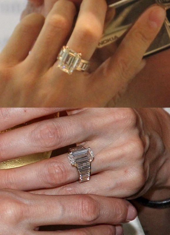 Điều khá bất ngờ: Nếu so sánh kỹ, hình dạng, màu sắc, đặc biệt là kích thước viên kim cương của Angelina Jolie có nhiều nét tương đồng với chiếc nhẫn đang nằm trên tay của ngôi sao ca nhạc hàng đầu tại Việt Nam, Đàm Vĩnh Hưng. Chiếc nhẫn nằm trên tay Mr Đàm có kiểu, màu sắc, đặc biệt là kích thước viên kim cương gần như tương đồng chiếc nhẫn nằm trên tay của "bà Smith". Cận cảnh vẻ giống nhau của chiếc nhẫn trên tay Mr Đàm (hình trên) và chiếc nhẫn trên tay của minh tinh Angelina Jolie (hình dưới).