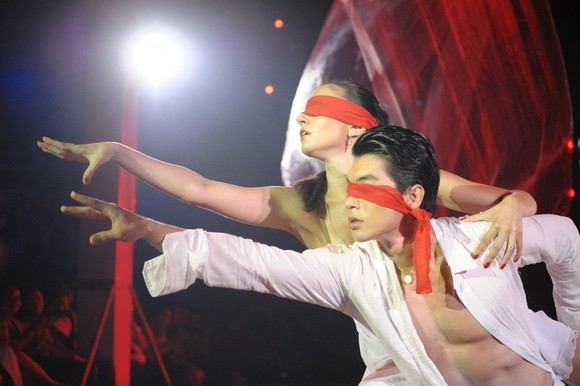 Bài thi múa đương đại, kết hợp với balê ấn tượng của Nam Thành trong đêm chung kết Bước nhảy hoàn vũ tối qua.