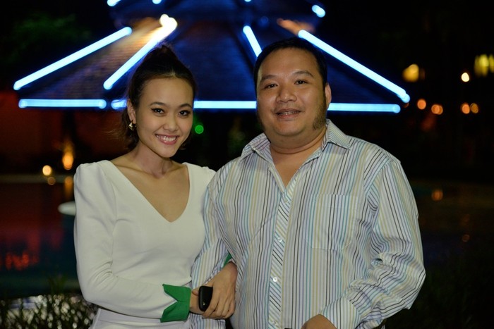Vợ chồng nhạc sĩ Quang Huy tay trong tay đến chúc mừng Minh Hằng.