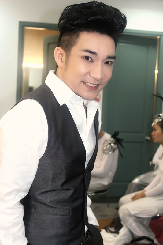 Vừa mới ra mắt album 'Nhiều lúc' trong tuần qua, Quang Hà đã nhận lời tham gia chương trình âm nhạc được trực tiếp trên sóng HTV.