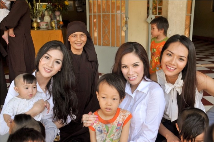 Đây là chuyến từ thiện đầu tiên của Victoria Phương Nguyễn khi vừa từ Mỹ trở về Việt Nam.