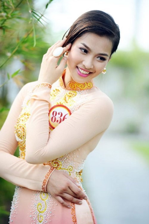 Thí sinh Vương Thu Phương tại cuộc thi Hoa hậu Việt Nam năm 2012.