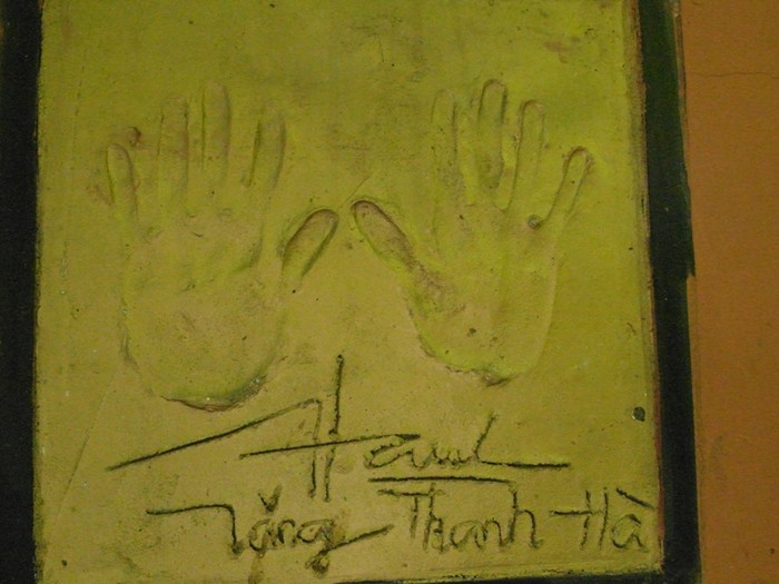 Đôi bàn tay xinh xinh và chữ ký của Tăng Thanh Hà.