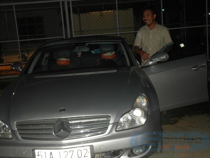 Ông Chung Minh trong ngày nhận lại chiếc xe Mercedes CLS 350.