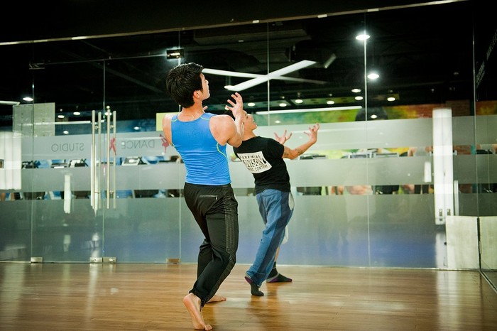 Và với khả năng khiêu vũ có từ sau khi đoạt giải nhì cuộc thi Bước nhảy hoàn vũ năm 2012 giúp Nam Thành lọt vào top 12 thí sinh tài năng nhất cuộc thi Mr.World năm 212.