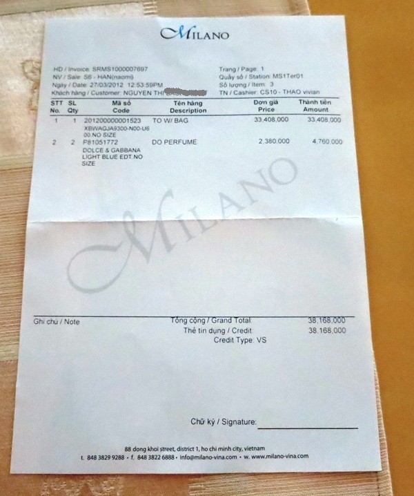 Hai tờ hóa đơn thanh toán số tiền chiếc túi xách trị giá 33, 408.000 đồng.