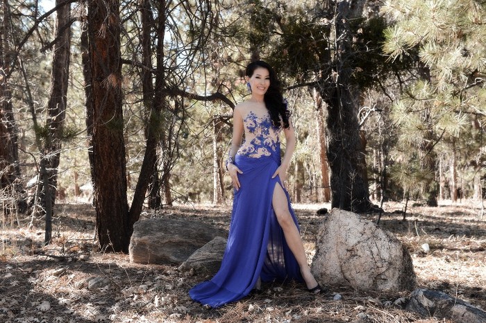 Diễm Kyly trong một buổi chụp ảnh trong khuôn khổ Hoa hậu Phu nhân Người Việt Thế giới tại Mỹ.