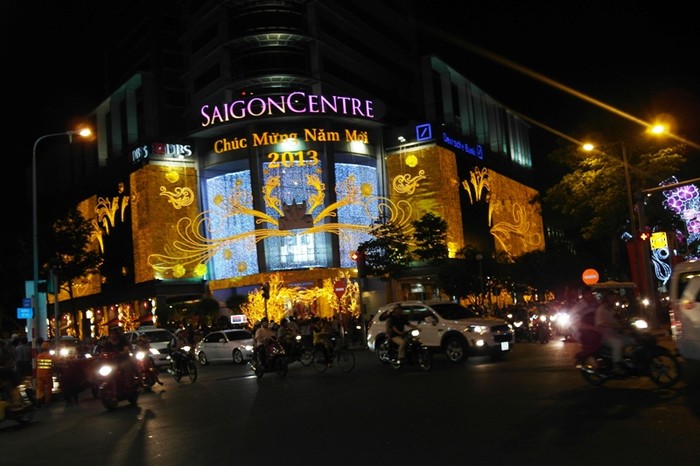 "Sài Gòn Centre chúc mừng năm mới".