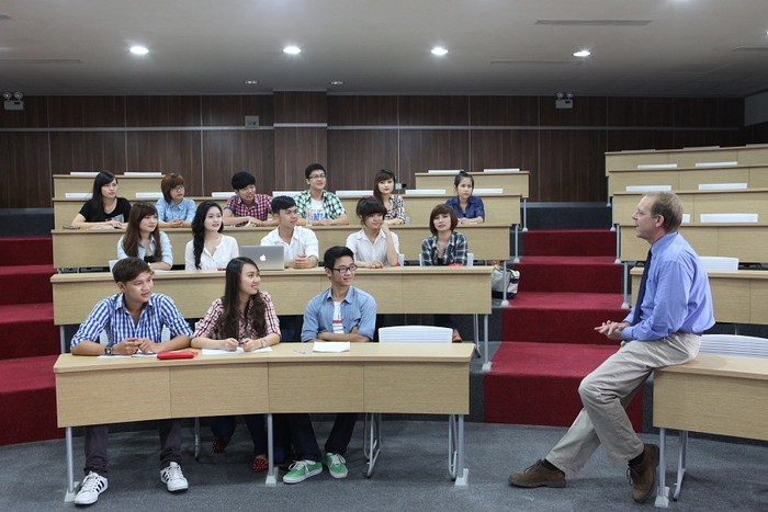 Một giờ học ngoại ngữ của sinh viên ĐH Quốc tế Miền Đông với giảng viên người nước ngoài.
