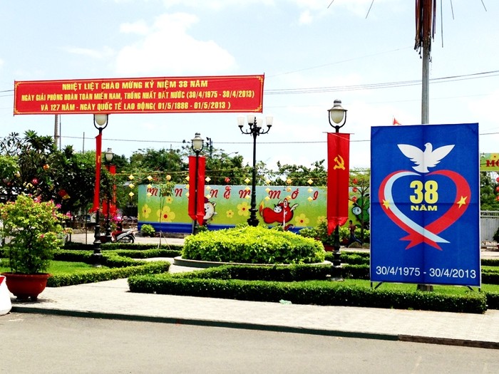 Biểu ngữ chào mừng tại công viên Khánh Hội.
