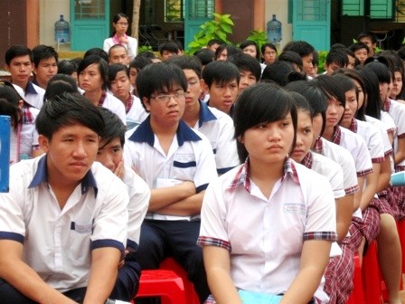 Học sinh trường PTTH Phước Kiển. Ảnh: Website nhà trường.