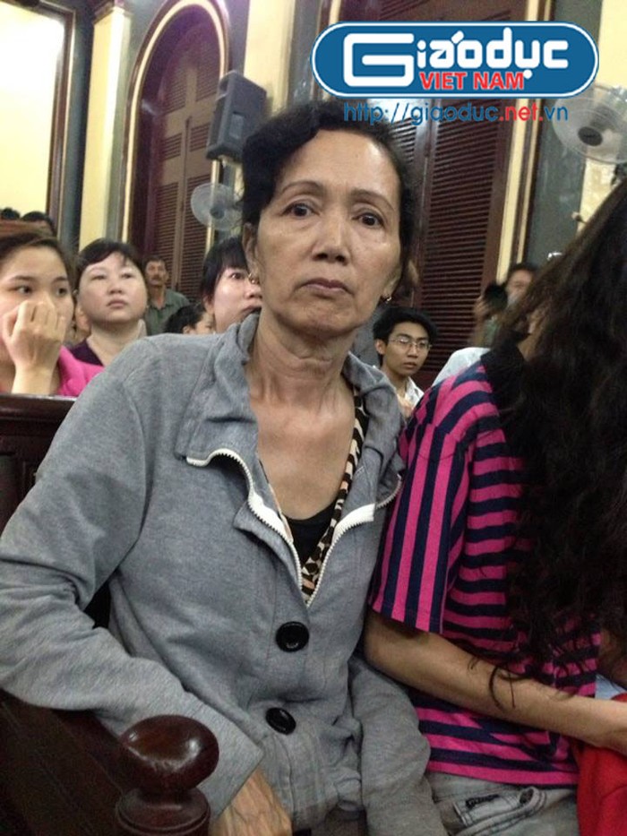 Bà Châu Ngọc Mỹ, ,mẹ của bị cáo Mỹ Xuân cũng có mặt tại phiên tòa