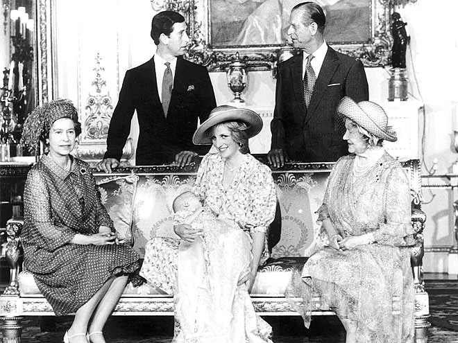 William sinh ngày 21/6/1982, là con trai cả của Charles, Hoàng thân xứ Wales và Diana, Công nương xứ Wales. Anh là người xếp thứ hai trong thứ tự kế vị, sau cha mình. Trong bức ảnh, William đang nằm trong vòng tay của công nương Diana khi mới chào đời tại cung điện Buckingham.