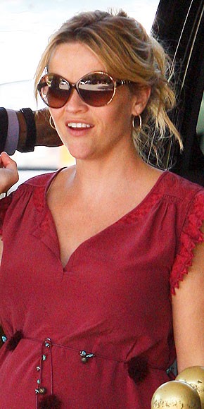 Reese Witherspoon quý phái.