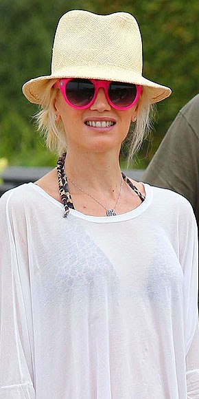 Gwen Stefani nữ tính với kính hồng